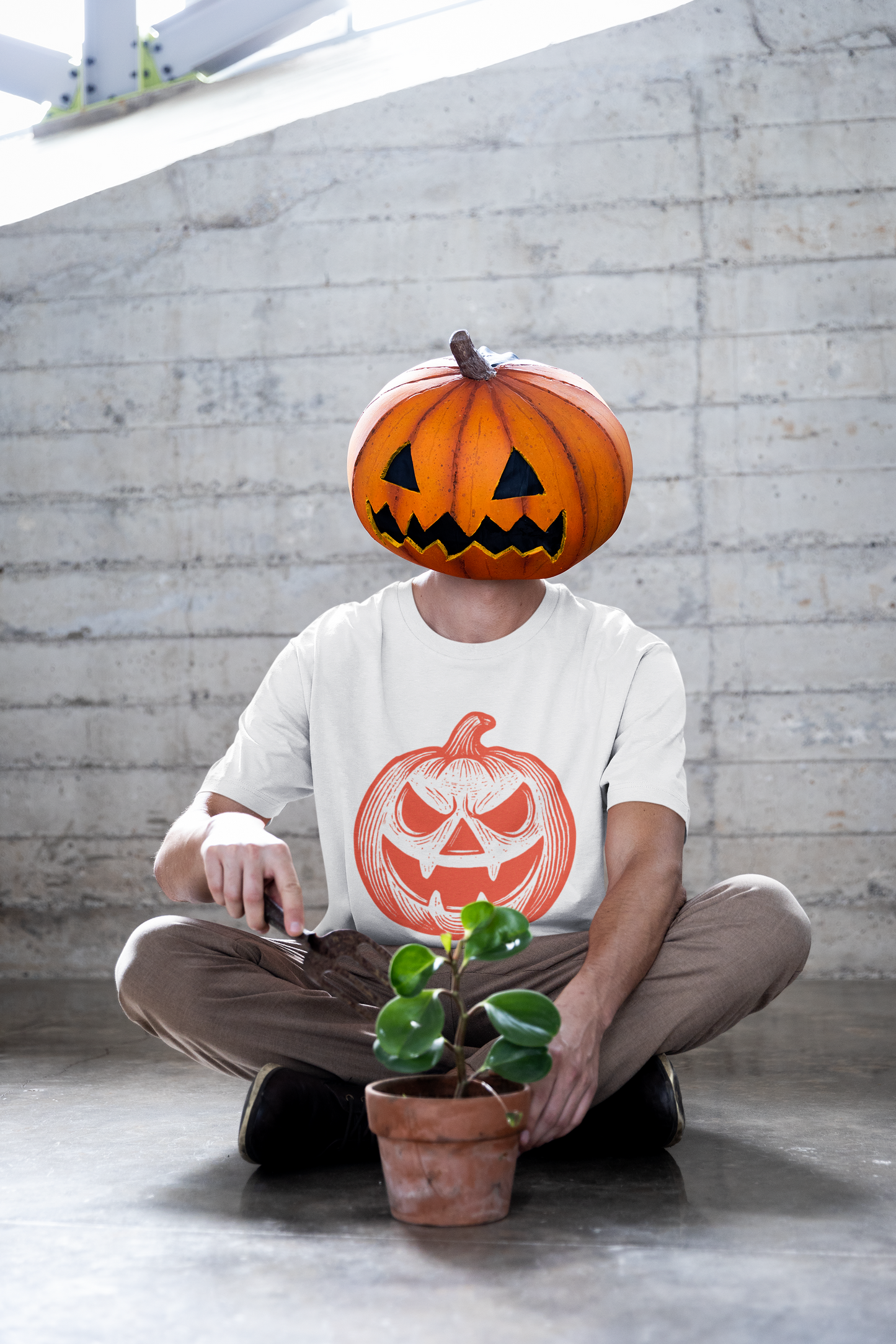 Classic Grin – Pumpkin Tee for the Playfully Spooky