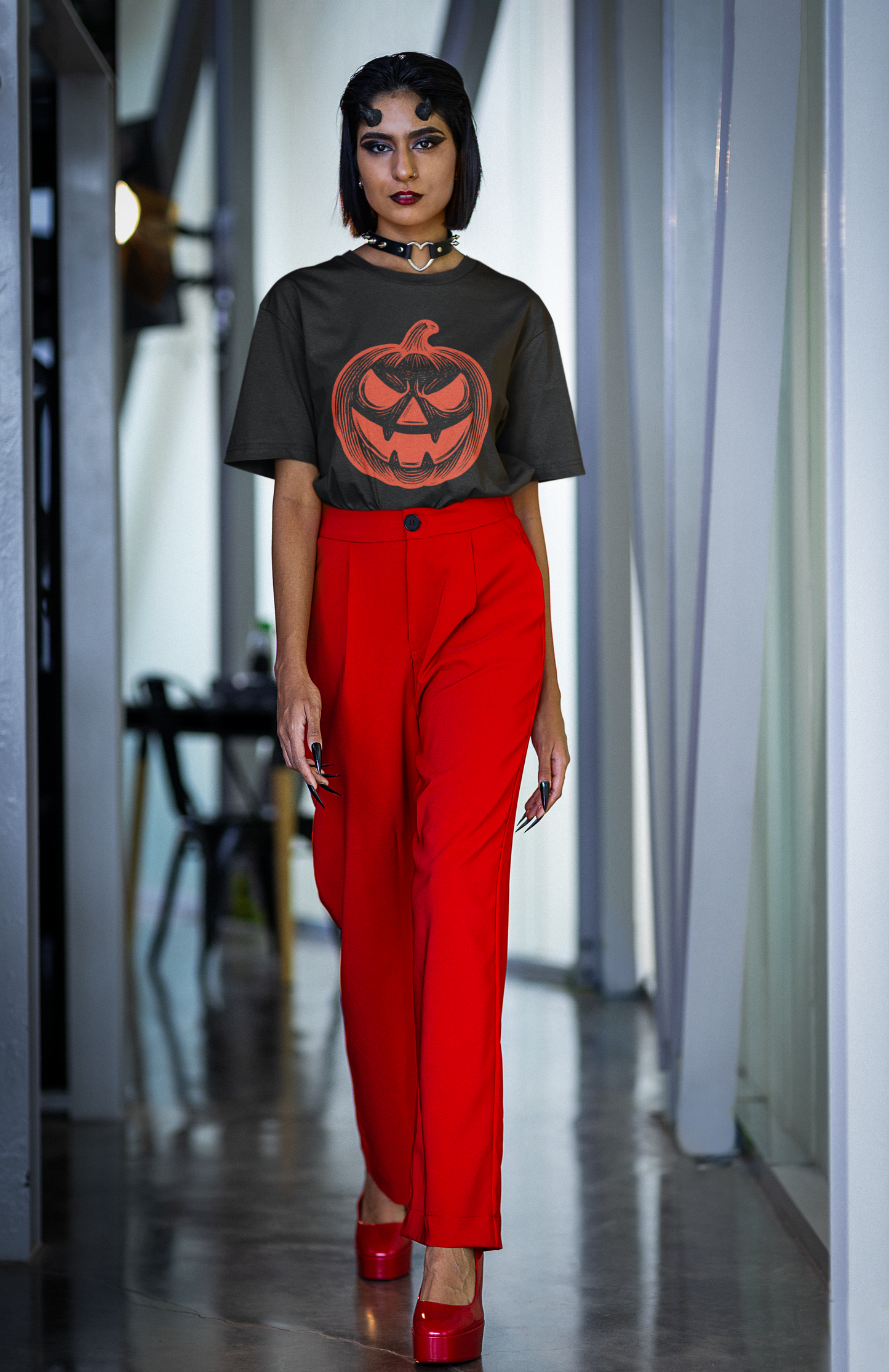 Classic Grin – Pumpkin Tee for the Playfully Spooky